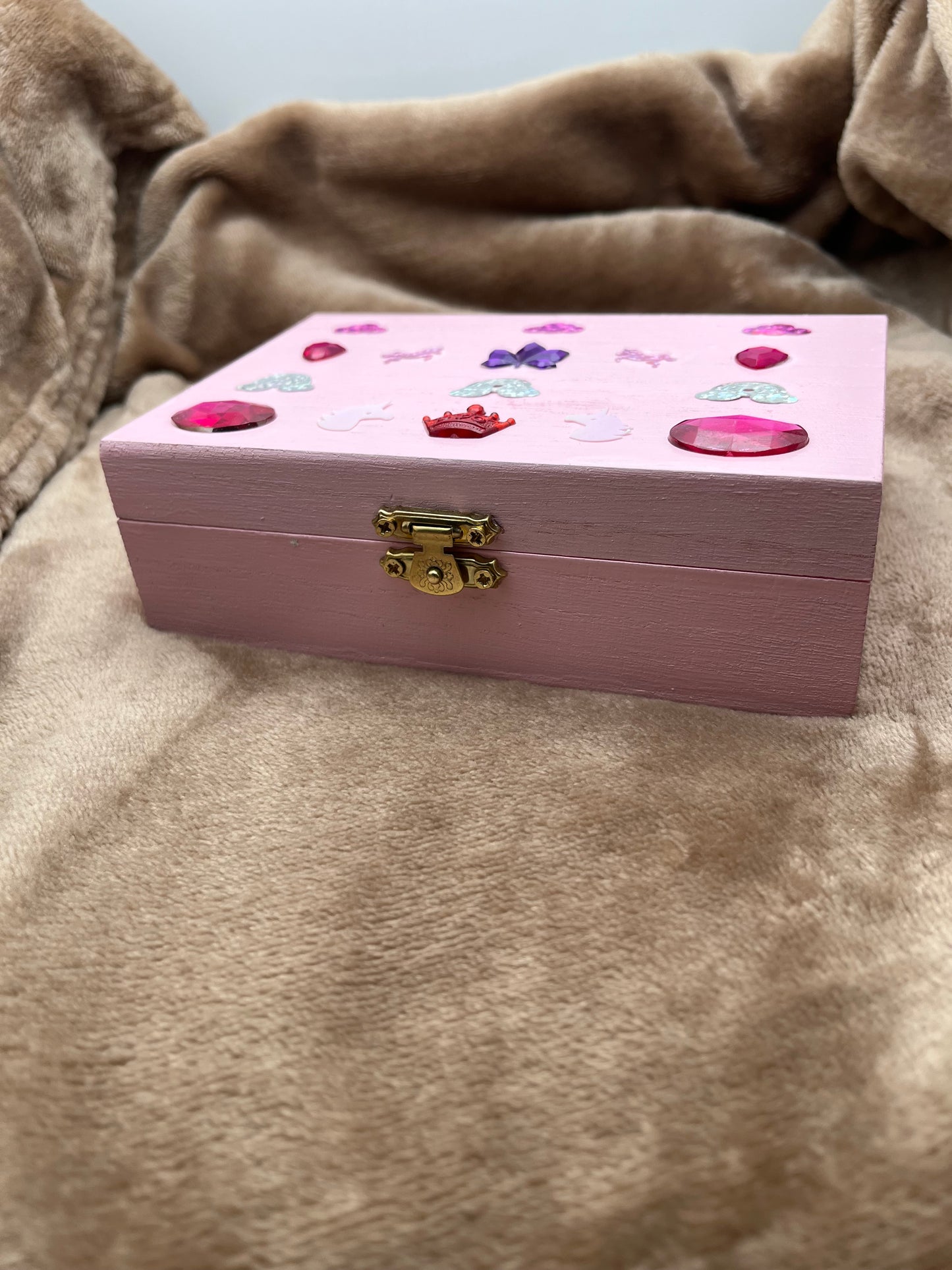 QUEEN'S PINK MYSTERY TREASURE BOX FOR HER
