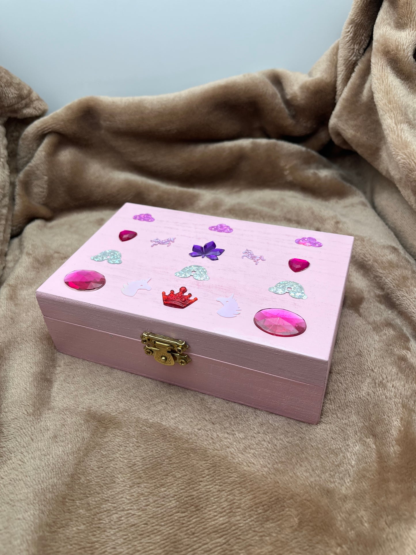 QUEEN'S PINK MYSTERY TREASURE BOX FOR HER